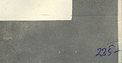 СТРАНСТВУЮЩИЕ УИЛБEРИЗ (АнТроп П91 00223) – фрагмент оборотной стороны обложки, где от руки указана магазинная цена альбома 235 руб.